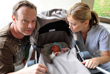 Michal Dvok s partnerkou Luci Kvasnicovou a synem Michalem 