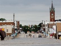 V Iow se prothla pehrada a zaplavila stovky dom (25. ervence 2010)