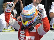VTZ. Fernando Alonso z Ferrari se raduje z prvnho msta ve Velk cen Nmecka.