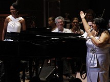 Condoleezza Riceov (vlevo) doprovodila na piano soulovou legendu Arethu Franklin (27. ervence 2010)