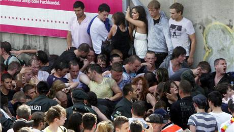 Pi tlaenici na Loveparade zahynulo 19 lidí