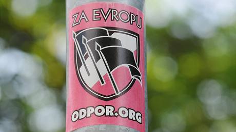 Propagační samolepka hnutí Národního odpor na jednom ze sloupů v Brně Propagační samolepka hnutí Národního odpor na jednom ze sloupů v Brně