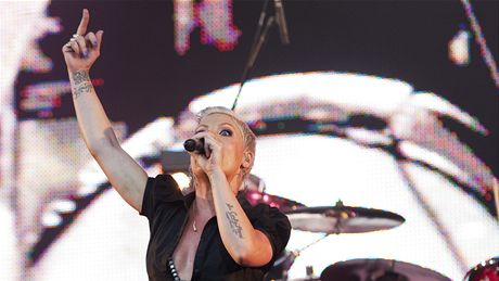 Zpvaka Pink vystoupila 20. ervence 2010 v praském Edenu