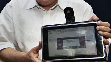 Kapil Sibal s novým tabletem