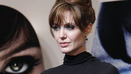 Angelina Jolie ukázala vystouplé íly na rukou