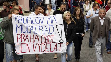 Lidé v Moravském Krumlov protestují proti sthování epopeje.