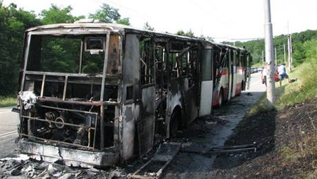 V Brn vzplál pi jízd autobus, který peváel ticet lidí.