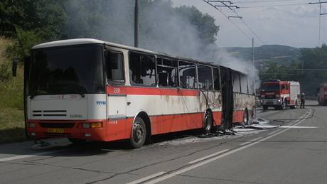 V Brn vzplál pi jízd autobus, který peváel ticet lidí.