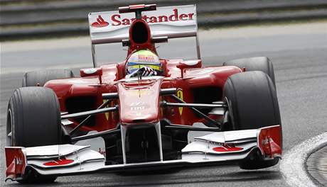 Felipe Massa ze stje Ferrari pi trninku na Velkou cenu Maarska.  