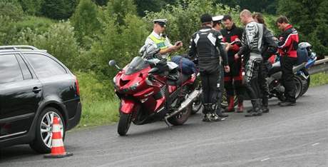 Policisté na Blanensku pi dopravn bezpenostní akci zamené na motorkáe.