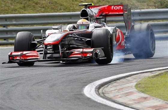 Lewis Hamilton ze stáje McLaren pi tréninku na Velkou cenu Maarska.  