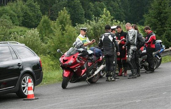 Policisté na Blanensku pi dopravn bezpenostní akci zamené na motorkáe.