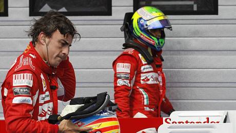 Fernando Alonso (vlevo) a Felipe Massa bhem Velké ceny Maarska
