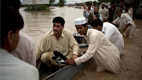 Mnozí lidé pili pi záplavách v Pákistánu o celé ivobytí