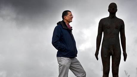 Britský výtvarník Antony Gormley se svou alpskou expozicí Britský výtvarník Antony Gormley se svou alpskou expozicí
