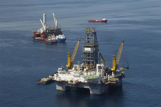 Spolenost Shell se potýká s únikem ropy u jedné ze svých tebních ploin v Severním moi. Ilustraní foto