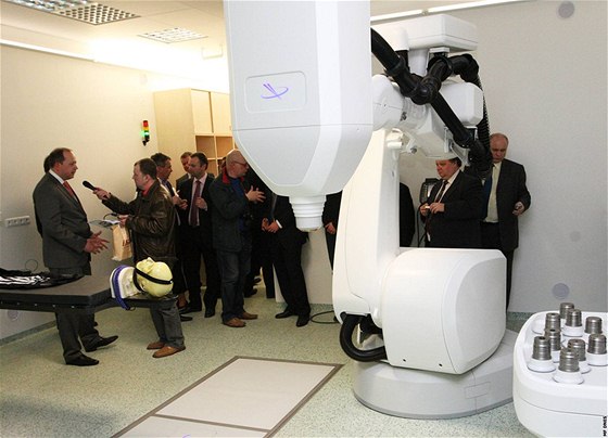 V Ostrav funguje nový ozaovací pístroj, který ulehí boj proti rakovin.