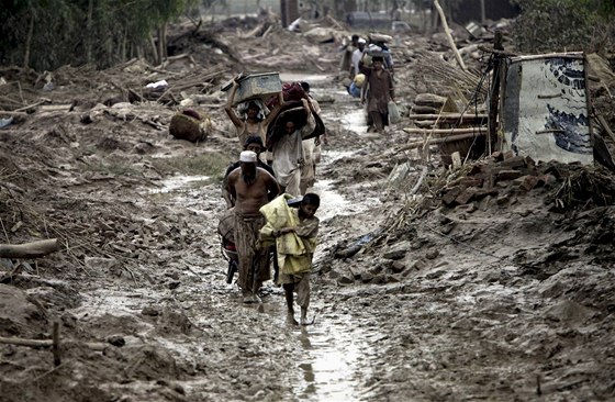 Nejhorí záplavy za posledních 80 let si v Pákistánu vyádaly stovky obtí