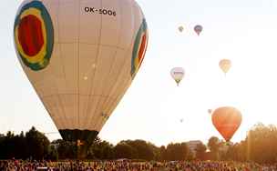 Horkovzduné balóny ovládly nebe nad Hradcem