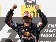 Mark Webber ze stje Red Bull se raduje z vhry ve Velk cen Maarska formule 1.