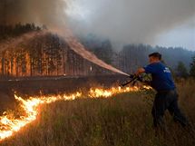 Plameny ruskch por pohlcuj destky tisc hektar lesa