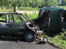 Pi nehod dvou aut u Rostnic-Zvonovic na Vykovsku jedno auto shoelo. 