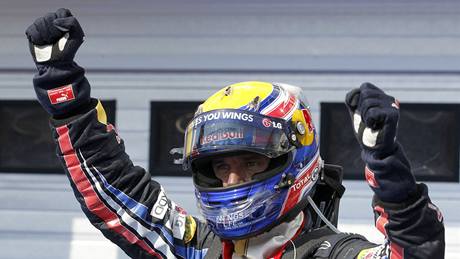 Mark Weber ze stáje Red Bull se raduje po vítzství ve Velké cen Maarska formule 1.