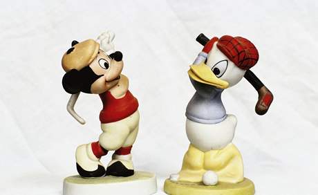 Porcelnov figurky Mickeyho Mouse a Kaera Donalda z roku 1930.