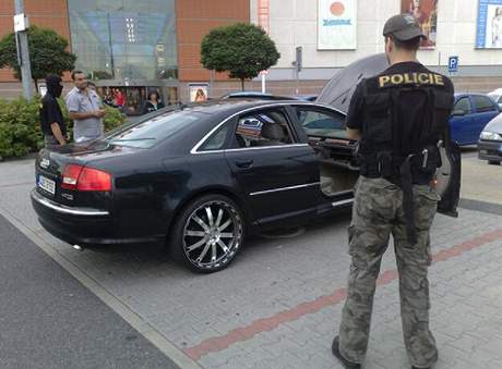 Na praském Zliín zasahovali policisté u luxusního Audi