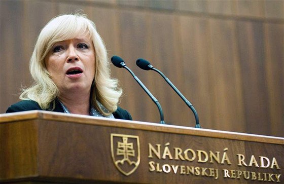 Slovenská premiérka Iveta Radiová bhem hlasování o programovém prohláení její vlády (10. srpna 2010)