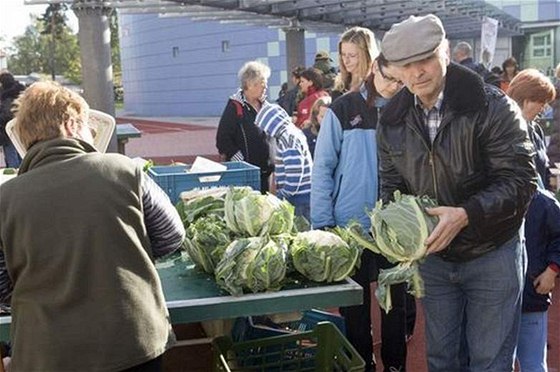 Farmáské trhy mají jedinou chybu: tím, e jich je zatím málo, tvoí se fronty