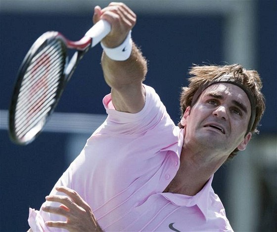 RَOVÝ PREDÁTOR. Roger Federer zvolil pro turnaj v Torontu nový outfit a vyslouil si novou pezdívku.