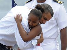 Barack Obama s dcerou Sashou po pletu do Panama City. (14. srpna 2010)