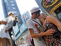 Amerian si pipomnli konec vlky v Pacifiku na Times Square (15 srpna 2010)