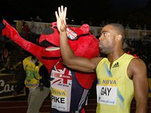 V͍EZ! Americk sprinter Tyson Gay oslavuje, na Diamantov lize v Londn vyhrl stovku.