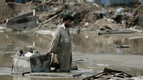 Záplavy v Pákistánu si vyádaly pes 1600 lidských ivot (15. srpna 2010)