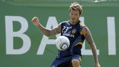 Zatímco David Beckham poctiv trénuje v týmu Los Angeles Galaxy , trenér