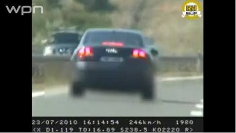 echa, který se ítil po dálnici 246 km/h, zachytila policejní kamera