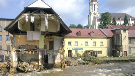 Spou po niivé povodni v severoeské Chrastav. Fotografie poskytla modelka Kateina Konvalinka Prová.