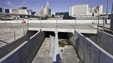 V protipovodových tunelech pod Las Vegas ijí stovky bezdomovc. Denn je ohroují jedovatí pavouci, infekce, vlhko a nedostatek svtla a vzduchu
