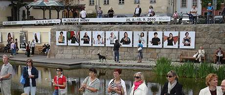 Vernisá výstavy snímk Herberta Slavíka Plzeské ikony