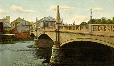 Nov elezobetonov podoba Tyrova mostu vznikla v roce 1903.