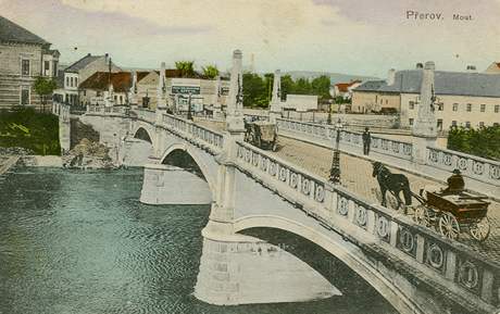 elezobetonová podoba Tyrova mostu, který byl prvním mostem tohoto druhu v eských zemích. Provoz byl na nm zahájen od ledna 1904.