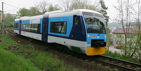 Souprava vlaku RegioShuttle zpsobila hned prvn den na eskch kolejch...