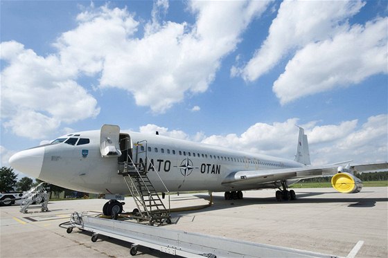 Letoun NATO s humanitární pomocí pro Pákistán
