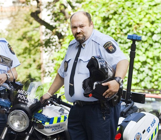 Málokdo zná mstskou policii lépe ne Frantiek Kropáek. Pracuje u ní od zaloení sboru.