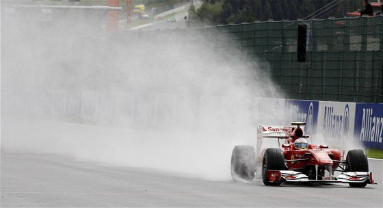 Fernando Alonso z Ferrari bhem tréninku na VC Belgie.