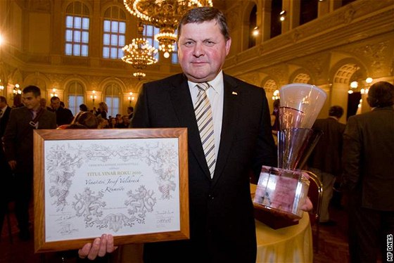 Josef Valihrach po nkolika eských ocenních získal jako jediný ech velkou zlatou medaili na souti v Lyonu.