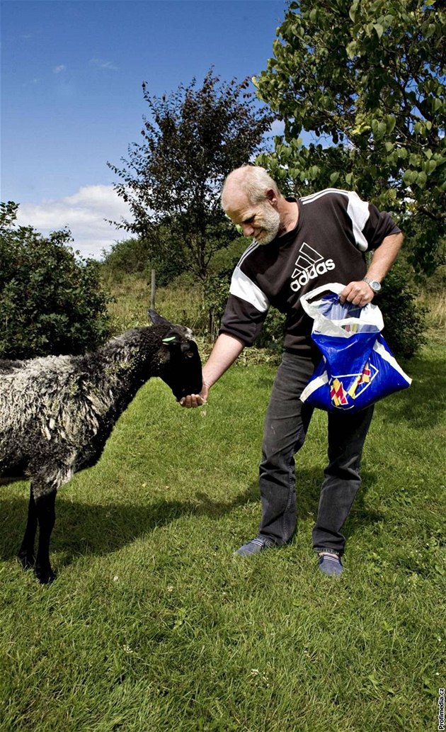 Erik Deshayes byl v roce 2007 jedním z vz, kteí na ostrov Bastoey chovali kozy a pstovali biozeleninu