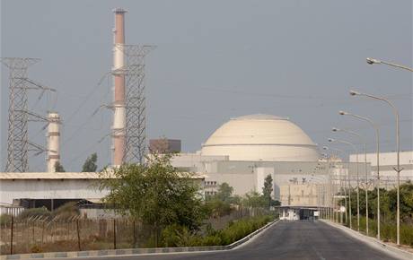 Elektrrna v Behru v den, kdy rut ineni zaali vkldat do elektrrny jadern palivo (21. srpna 2010)